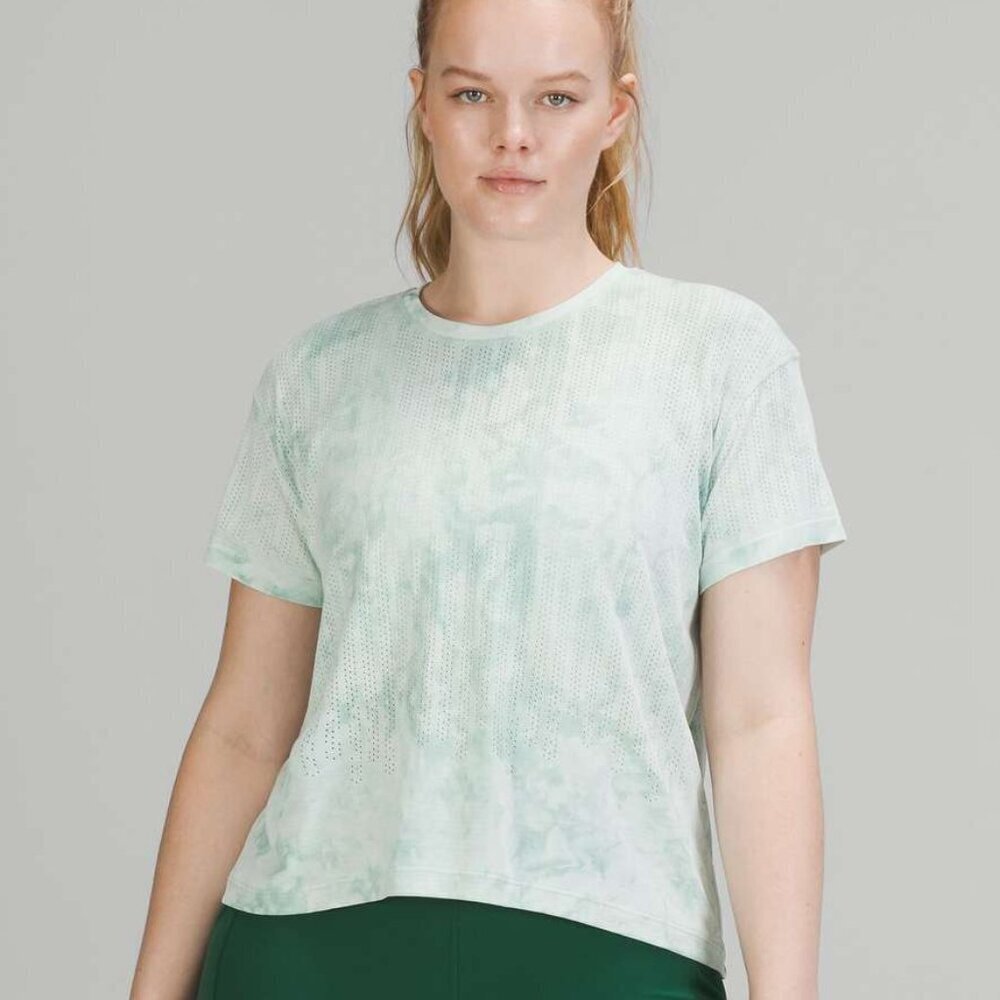 Lululemon Train to Be Short Sleeve Shirt - 8 Rainstripe Sheer Cloud Wash Green